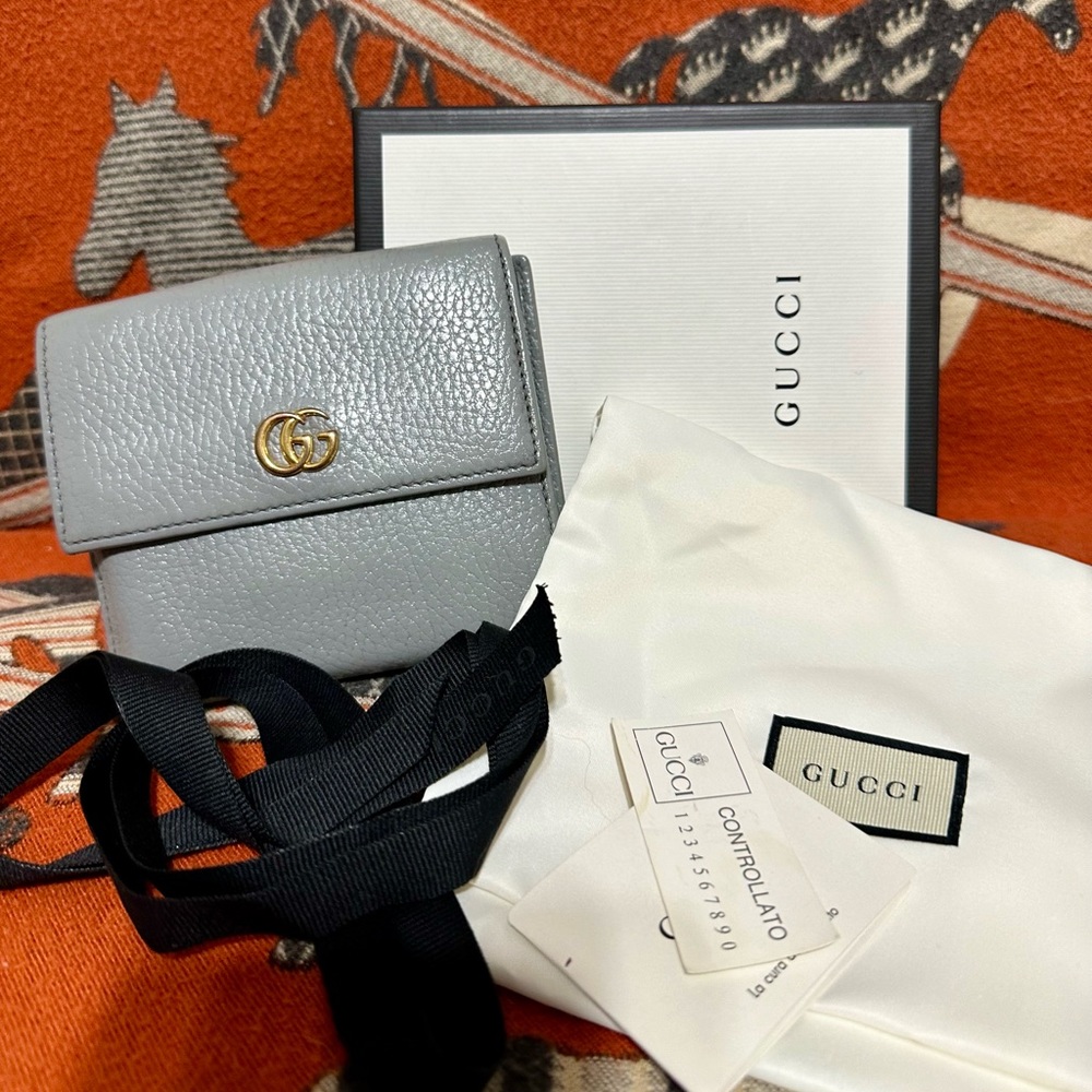 GUCCI ❤️🌟 GG GRAY COMPACT WALLET ⭐️